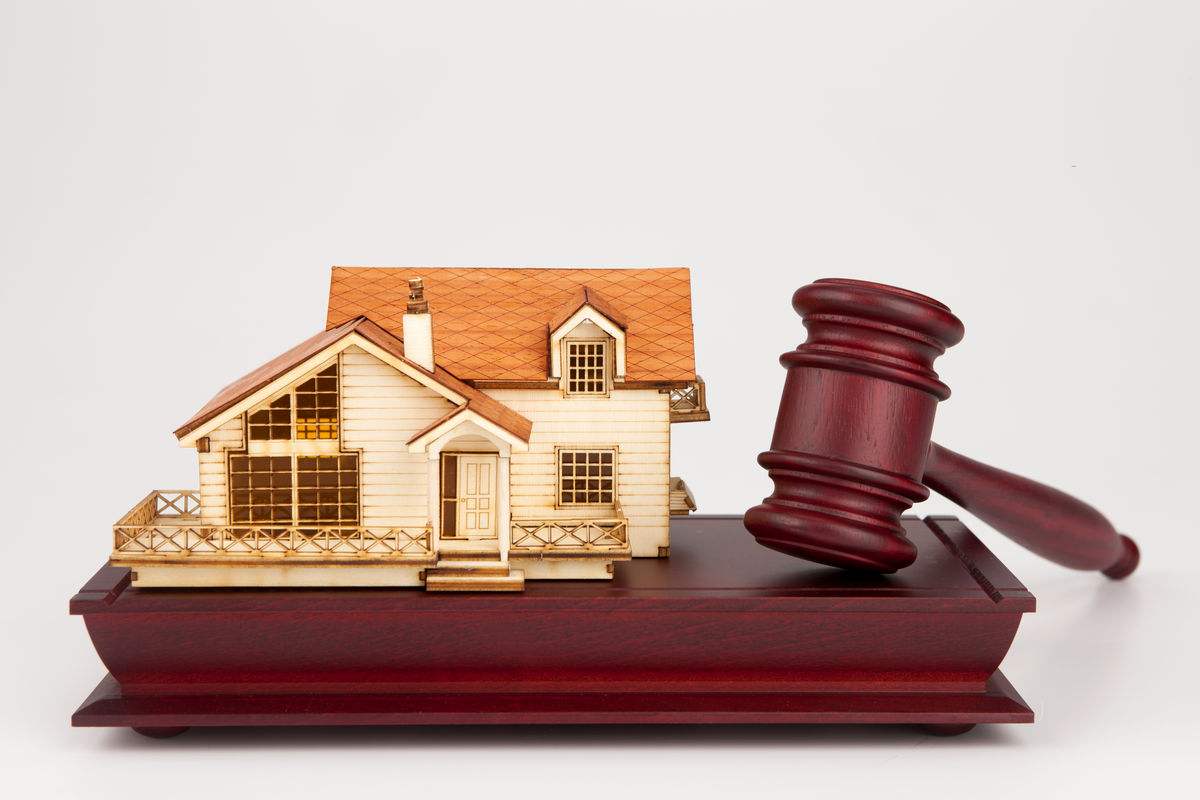 离婚时，婚后共同还贷的房屋及增值部分如何分割？