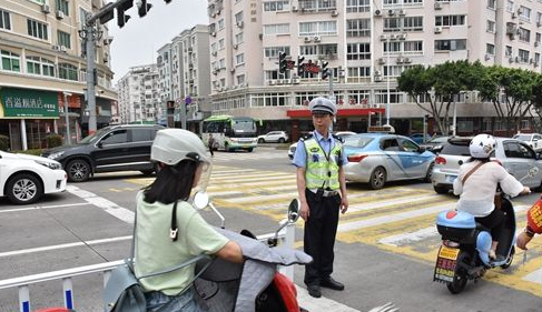 北京将在国市道严查十类交通违法，不系安全带、不戴头盔在列
